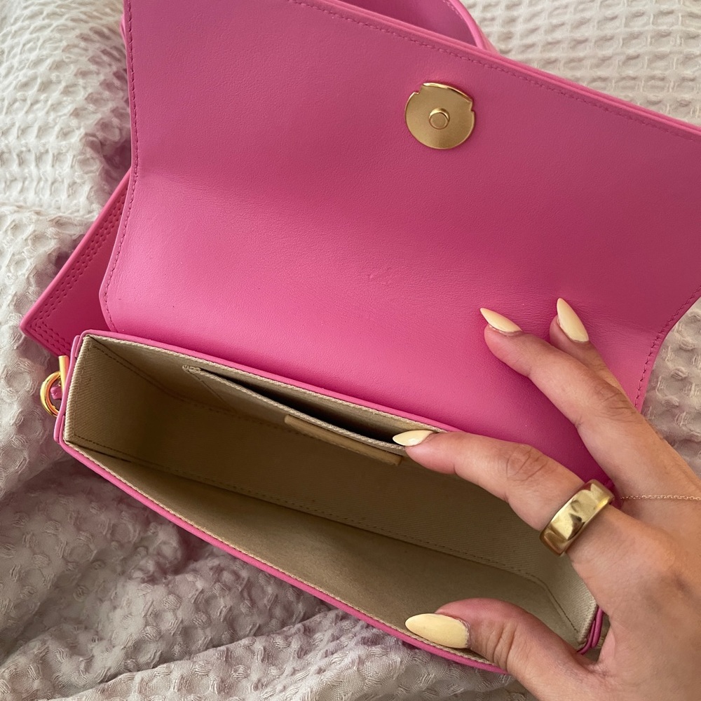 Jacquemus Pink Crossbody Bag with Modern Design - Picture 3 of 6